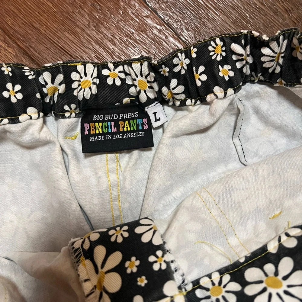 Black lazy daisy pencil pants large - Picture 2 of 5